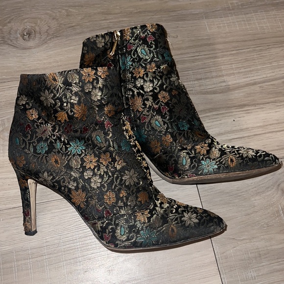 SAM EDELMAN OLETTE BLACK/GOLD BROCADE BOOTIE - Picture 3 of 5
